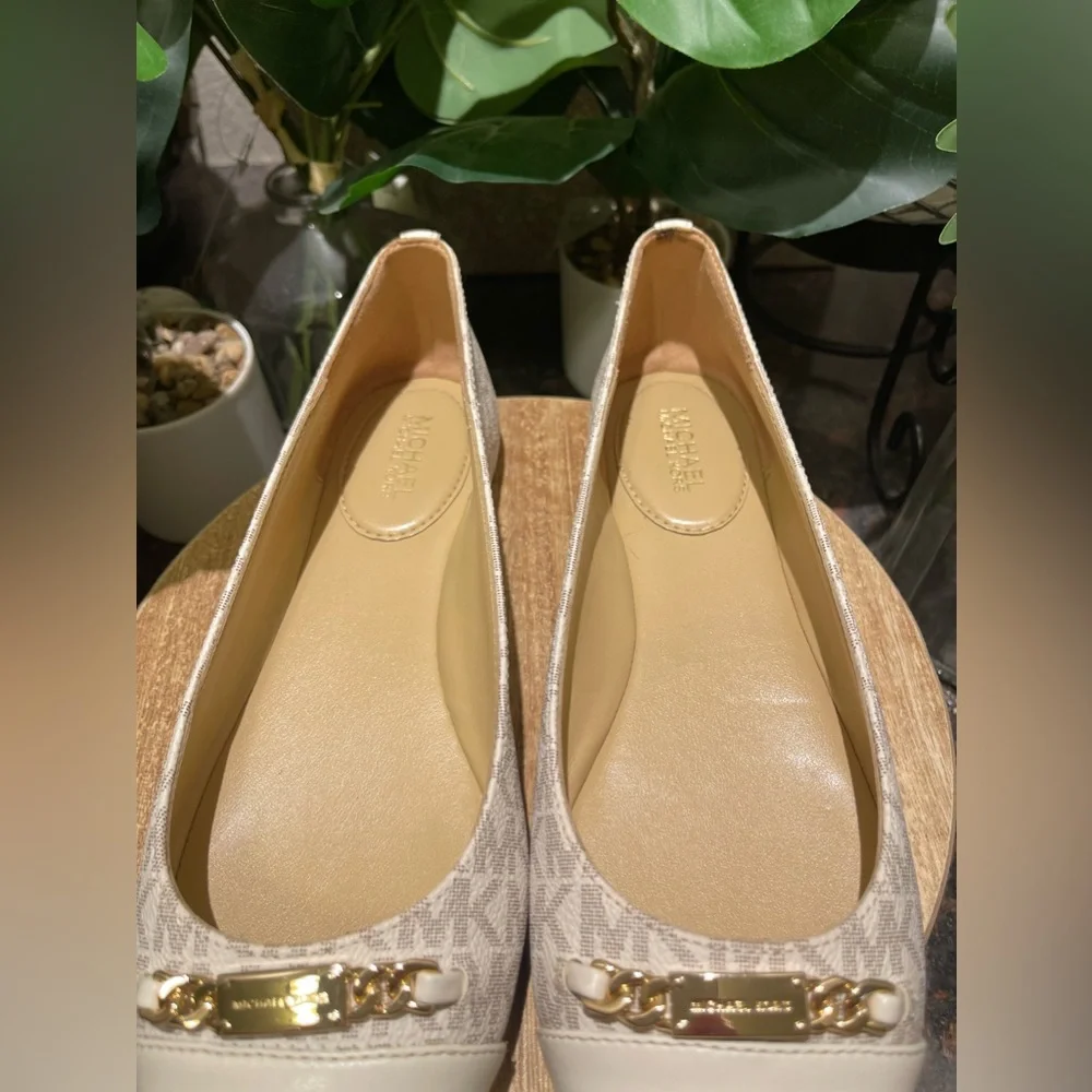 Michael Kors vanilla ballet flats MK mini logo w/ gold plate Slip on rubber sole